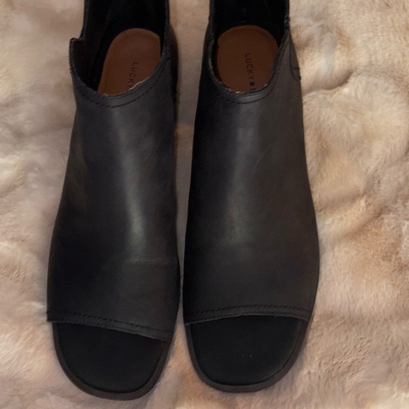 WORN ONCE Lucky Brand Black Leather 3" Heels slip on Women's Shoes sz 11M - Picture 3 of 6